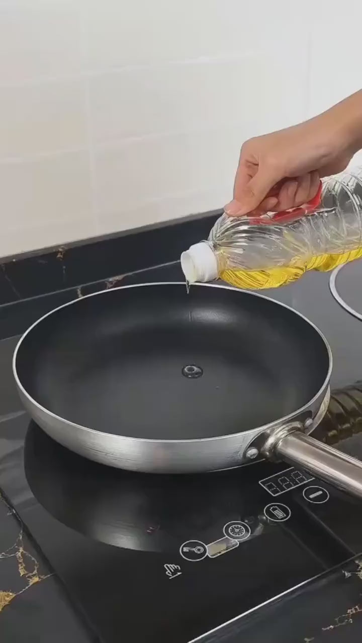 Load video: 2-in-1 Kitchen Oil Sprayer Bottle for Healthy Cooking